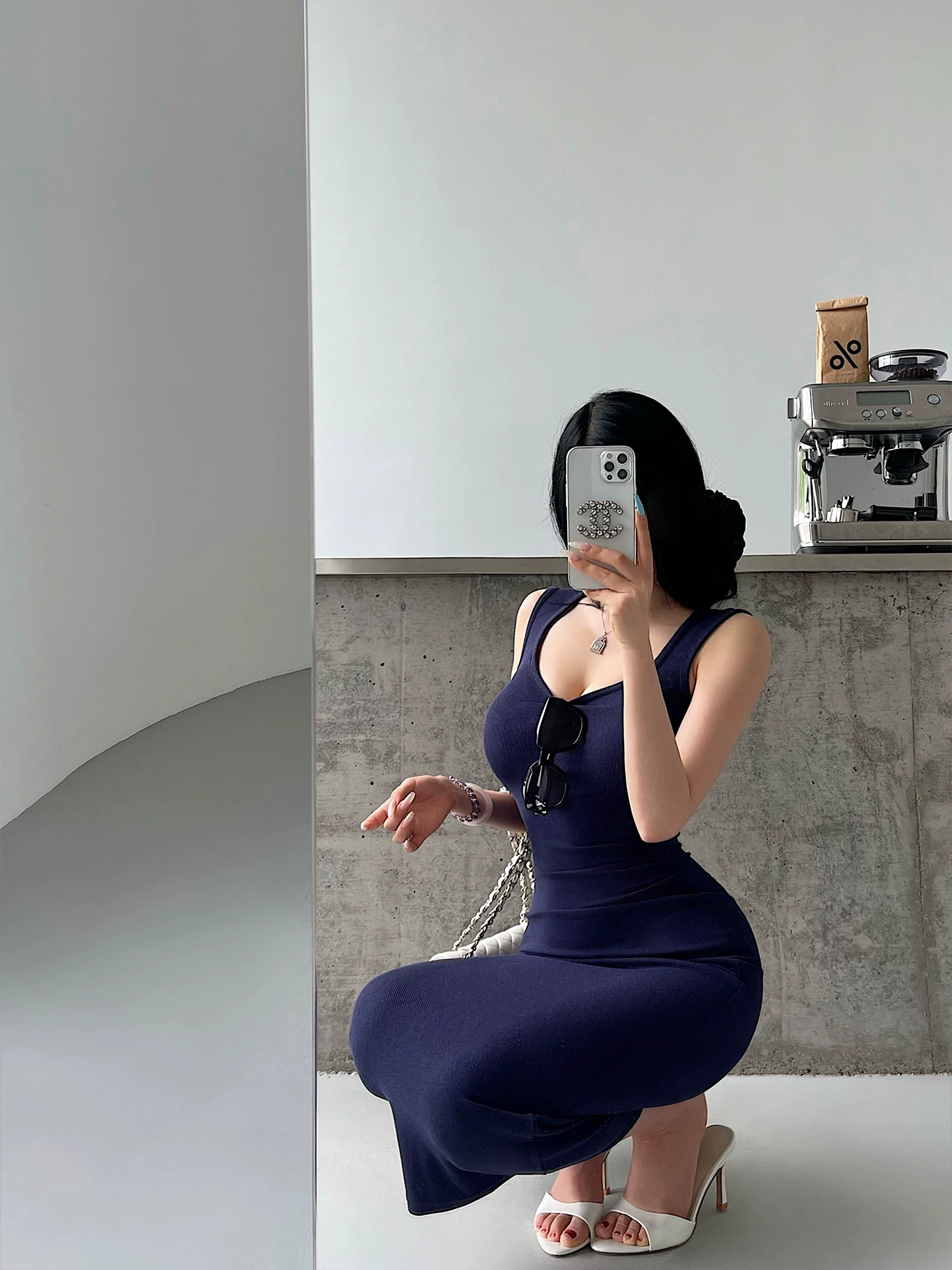 Váy liền thân ôm sát dáng dài ngang đùi, không tay, xếp ly, tôn dáng, gợi cảm, phong cách YoungGirlDay pure desire hot girl.