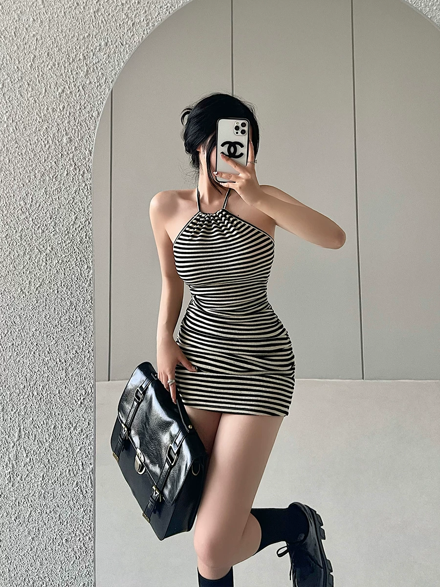 YoungGirlDay phong cách thuần khiết gợi cảm hở lưng ôm sát cơ thể có dây buộc dây cổ váy ngắn