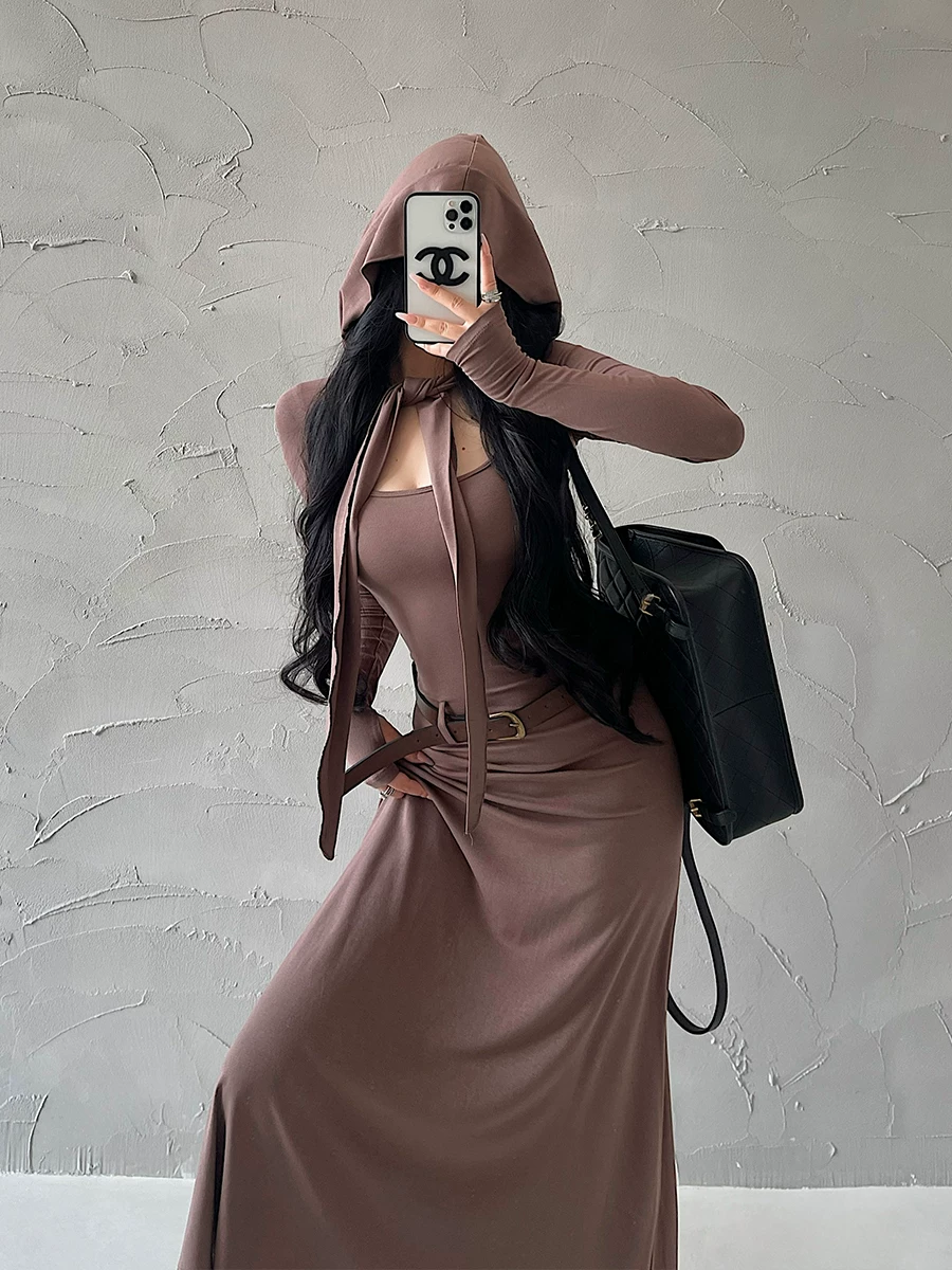 Bộ váy dài tay có mũ trùm đầu phong cách YoungGirlDay wasteland với váy dây đeo ôm hông và thắt lưng hợp thời trang