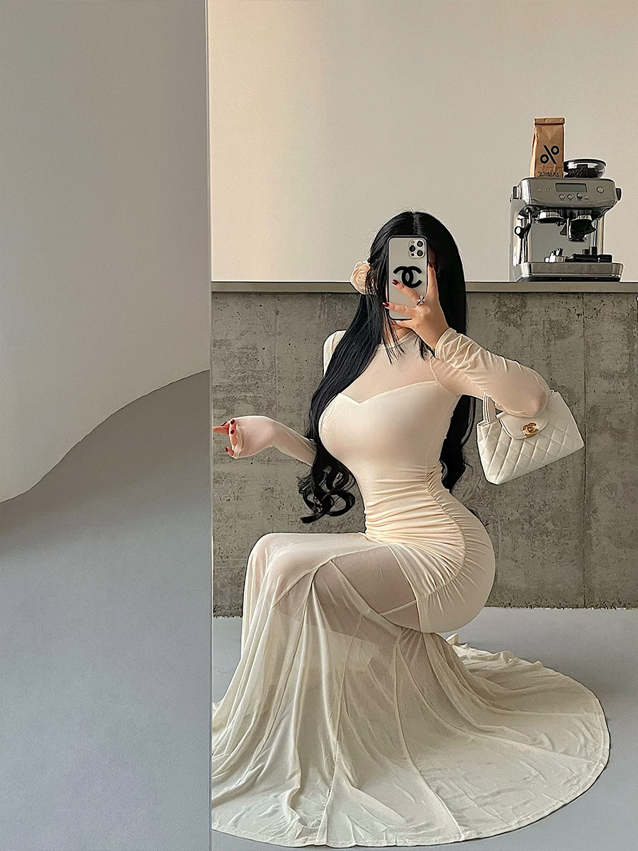 YoungGirlDay phong cách thuần khiết và quyến rũ, váy dài đuôi cá xếp ly ôm eo, phối lưới, kiểu dáng thuần khiết và quyến rũ