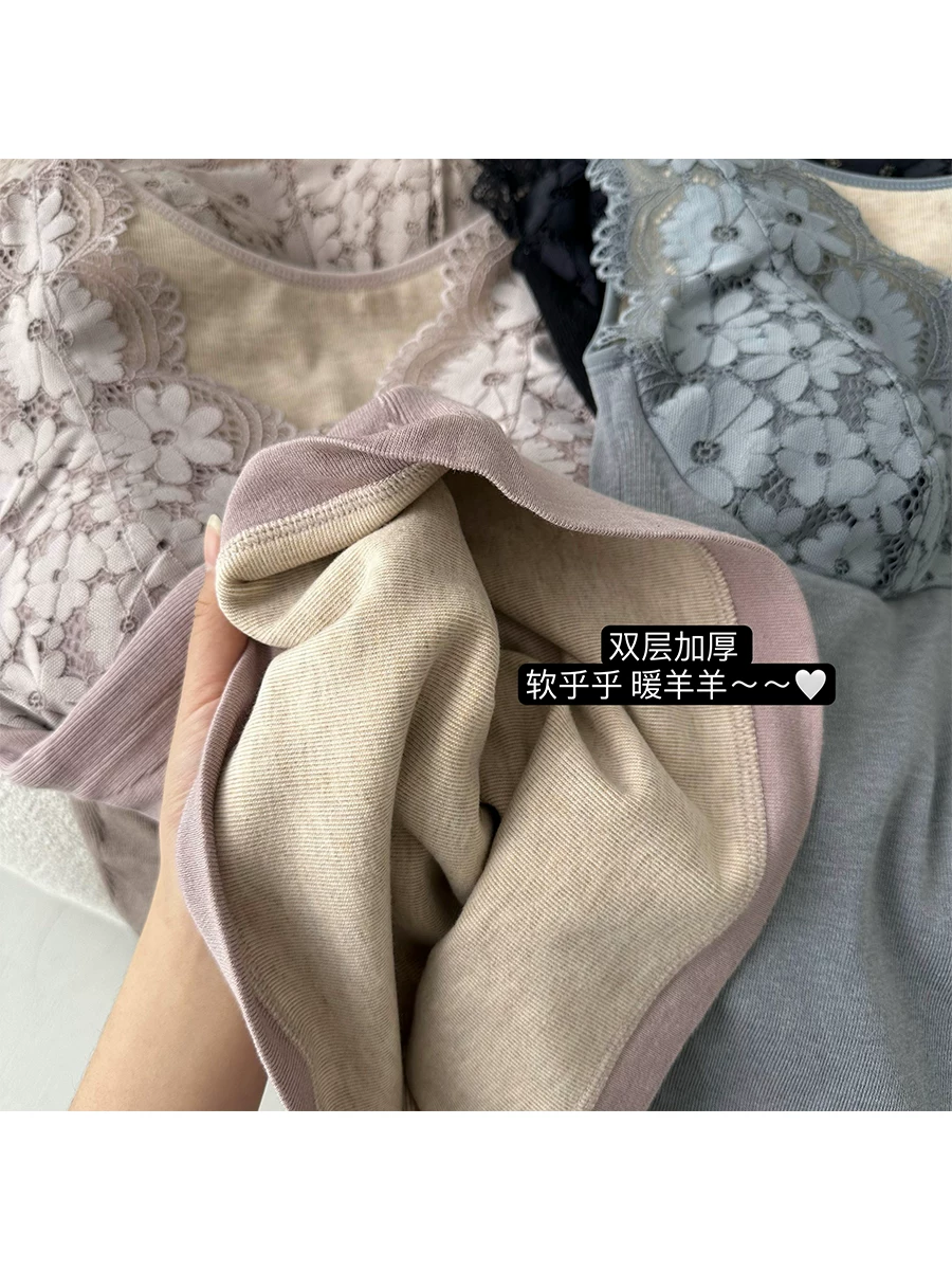 Áo ba lỗ dày dặn, ôm sát, cổ chữ V, viền ren, có đệm ngực của YoungGirlDay.