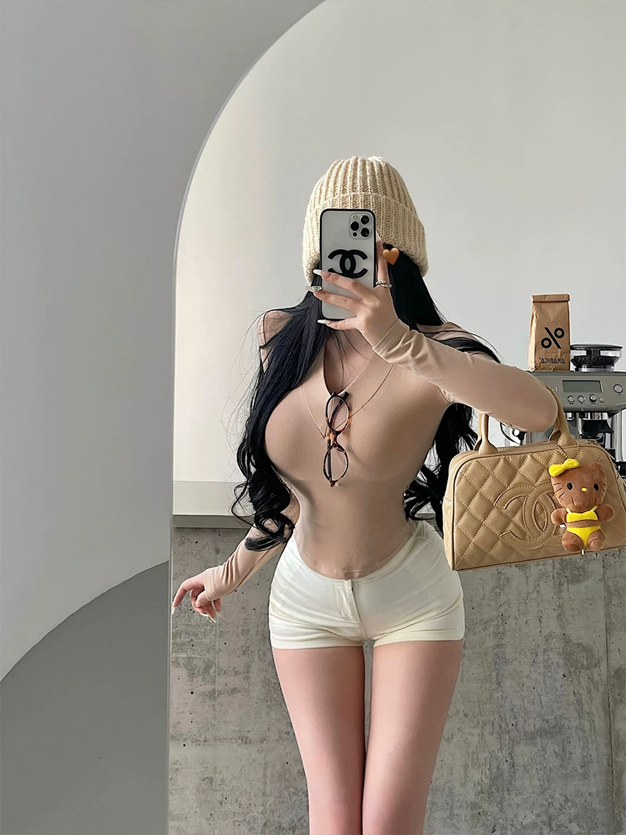 Áo thun cơ bản YoungGirlDay cổ chữ V, dáng ôm, viền cong, ôm eo, tay dài