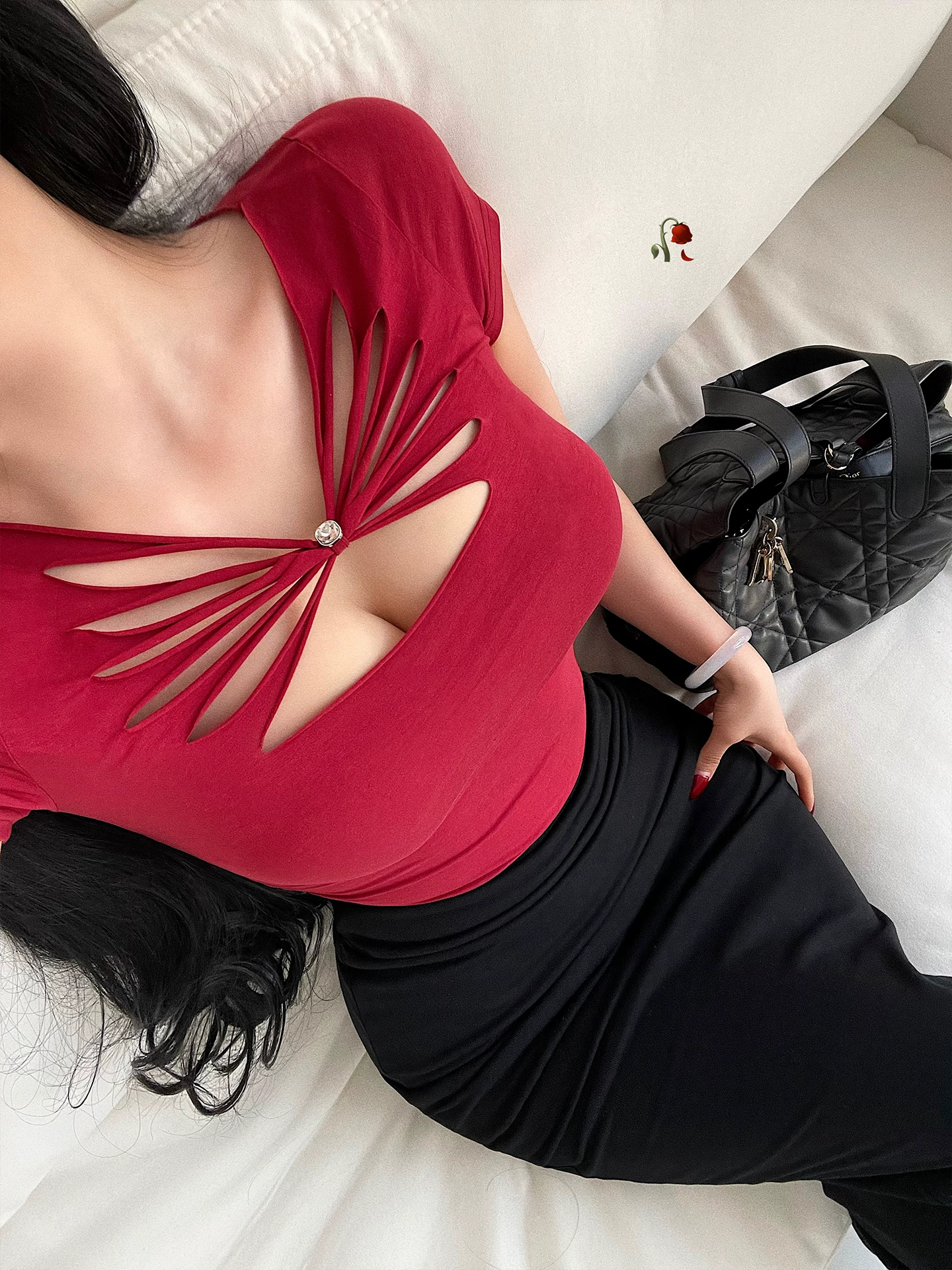 YoungGirlDay Pure Desire Gợi cảm hình con bướm Cutout Slim Fit Co giãn màu trơn Áo thun ngắn tay hàng đầu