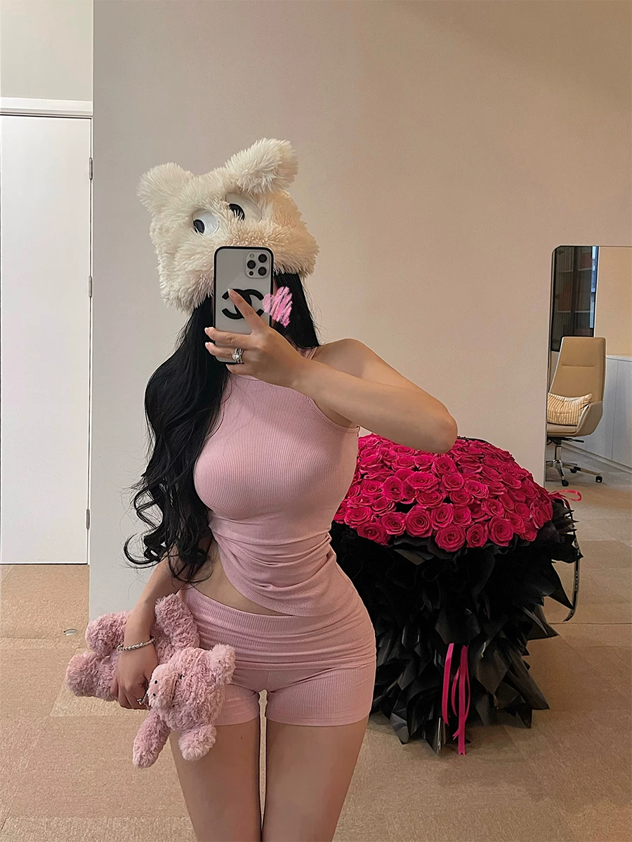 YoungGirlDay khao khát thuần khiết cô gái nóng bỏng gợi cảm áo ba lỗ không tay cổ cao quần short cạp thấp kiểu dáng thời thượng