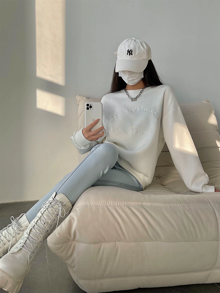 YoungGirlDay Áo thun cổ tròn dáng rộng phong cách đường phố châu Âu và Mỹ, áo thun thêu chữ dài tay, áo nỉ thường ngày