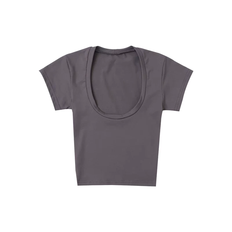 YoungGirlDay Áo crop top ngắn ôm sát cổ chữ U gợi cảm phong cách Âu Mỹ với phần rốn lộ ra và tay áo ngắn.