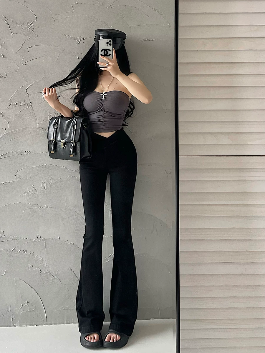 Quần jeans cạp cao kiểu Âu Mỹ YoungGirlDay, thiết kế eo chữ V ôm dáng, tôn lên vóc dáng, nâng mông, làm cho chân trông dài hơn, có hơi loe nhẹ.