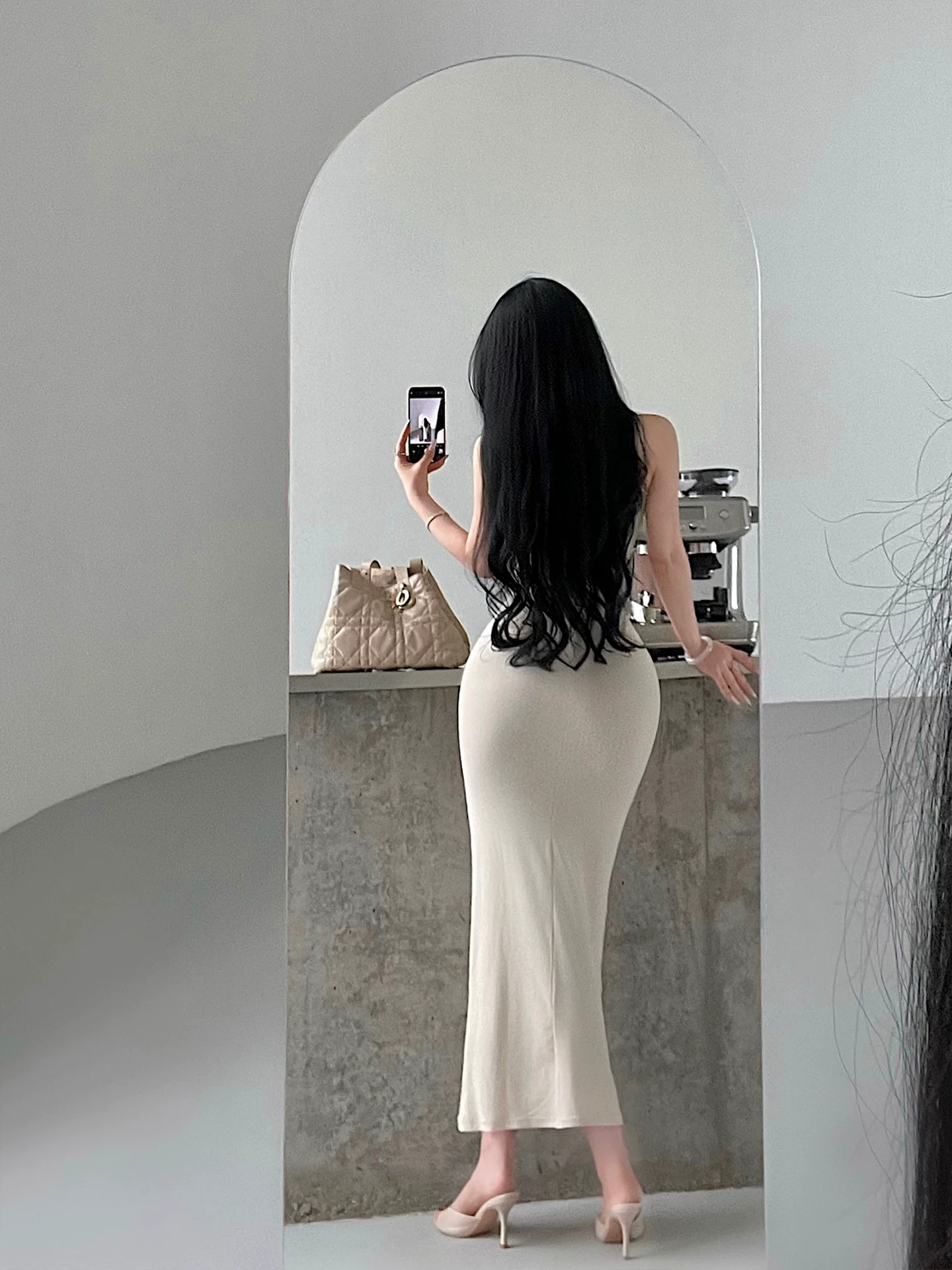 Váy liền thân ôm sát, không tay, kiểu dáng Kardashian gợi cảm, tôn dáng, dài chấm gót của YoungGirlDay.