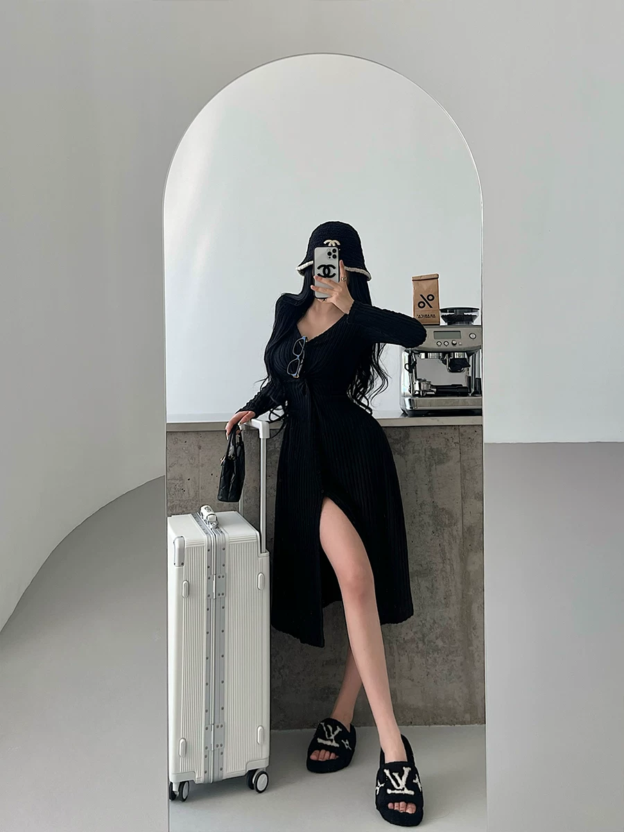 YoungGirlDay Pure Desire Style Cổ chữ V một hàng khuy xoắn eo thon gọn Váy dệt kim có gân dài vừa phải