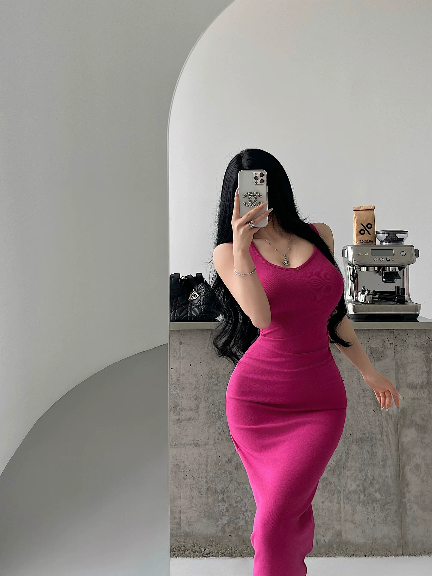 Váy liền thân ôm sát dáng dài ngang đùi, không tay, xếp ly, tôn dáng, gợi cảm, phong cách YoungGirlDay pure desire hot girl.
