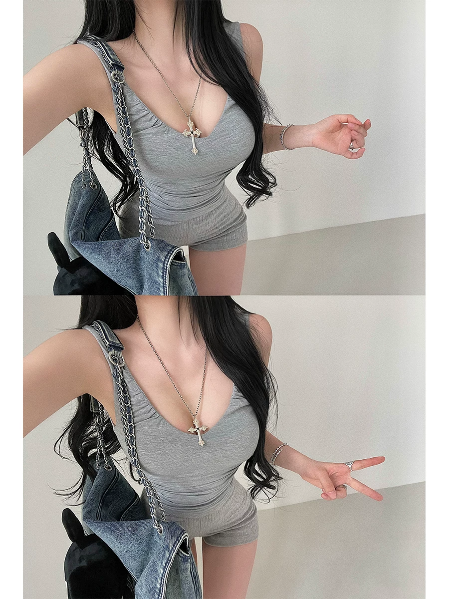 YoungGirlDay áo yếm hai lớp có dây đeo rộng, cổ chữ V gợi cảm, màu trơn, xếp ly
