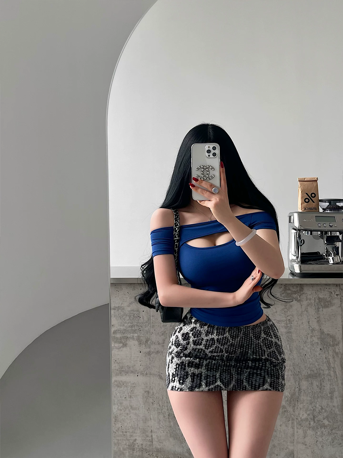 YoungGirlDay gợi cảm và thời trang, váy ngắn ôm hông in họa tiết da báo lấp lánh, chống lộ hàng, eo thấp