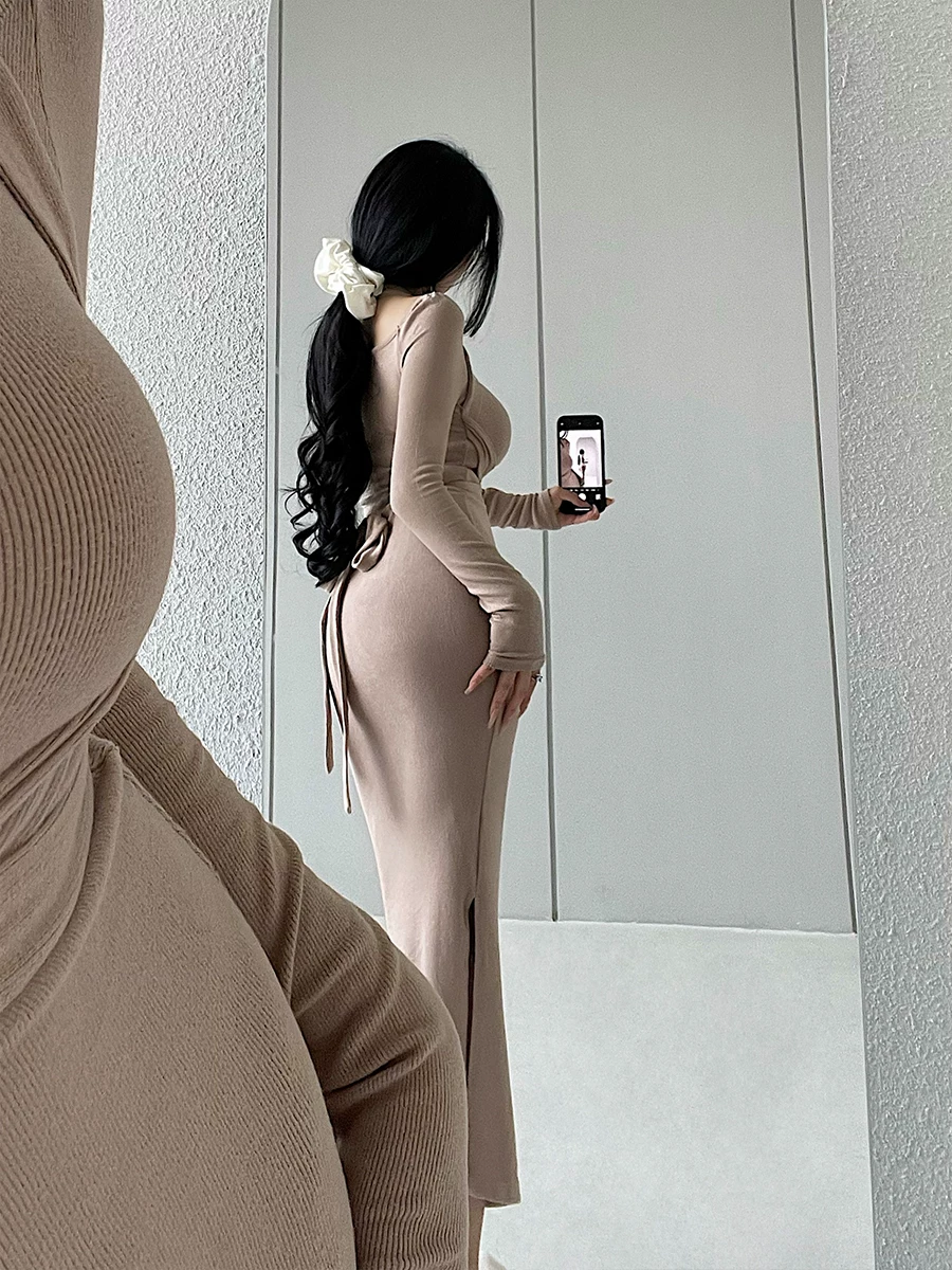 Váy ôm sát bodycon dài tay, cổ halter, xẻ tà, phối ren gợi cảm, thiết kế thắt eo, phong cách YoungGirlDay thuần khiết quyến rũ.