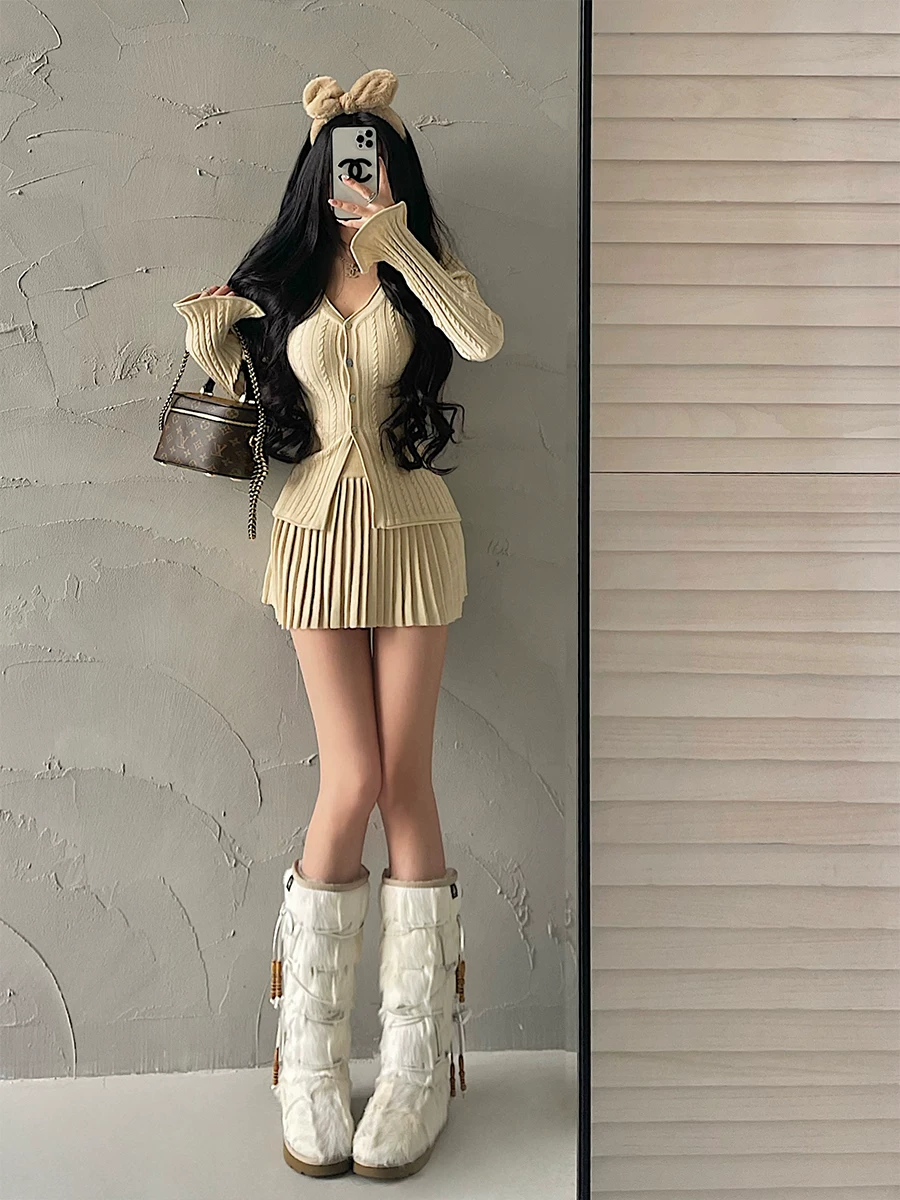 YoungGirlDay thuần khiết gợi cảm, áo cardigan tay loe, cài khuy đơn, chân váy ngắn xếp ly cao eo, bộ đồ dệt kim