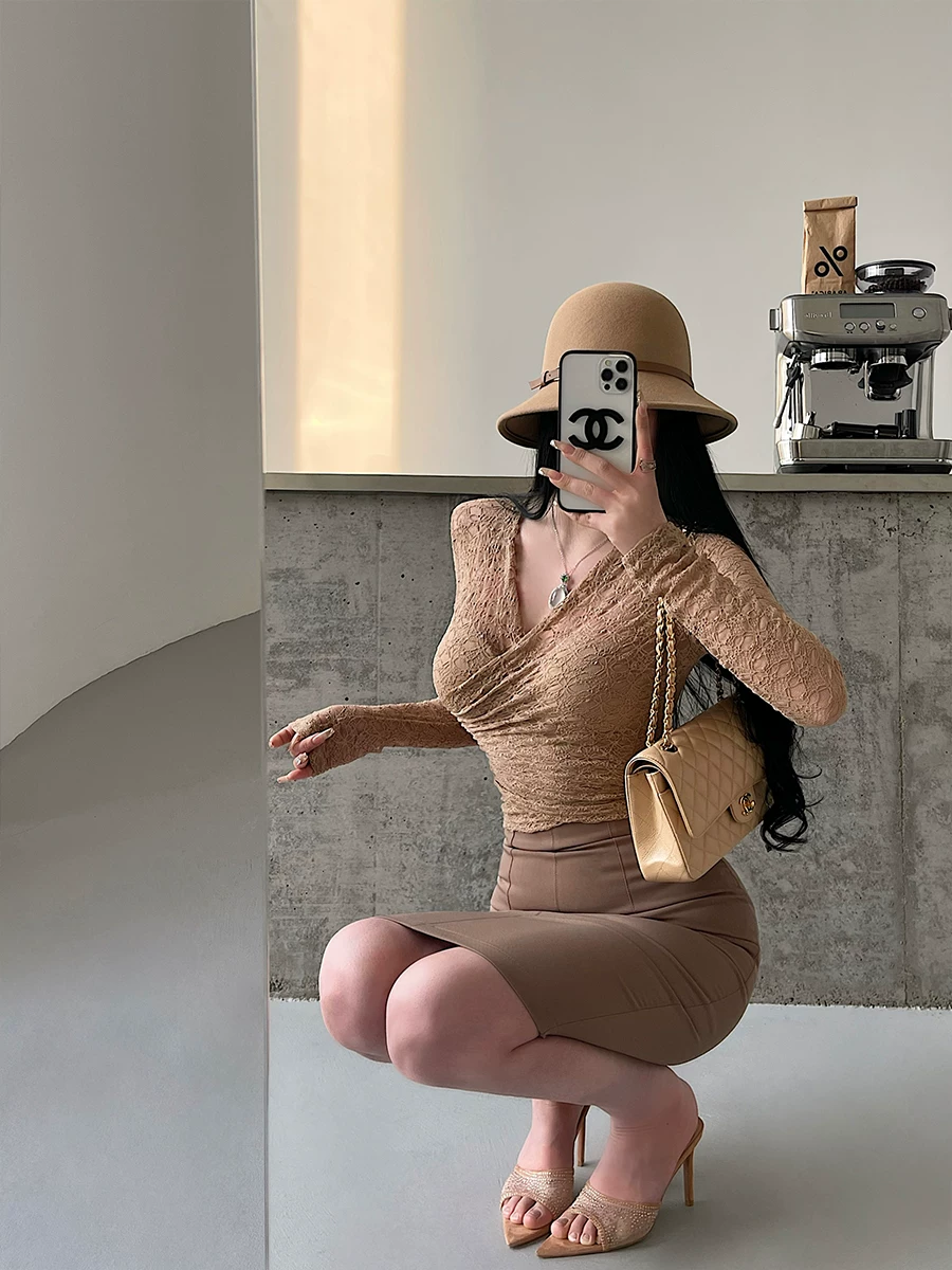 YoungGirlDay Pure Desire Atmosphere Cổ chữ V gợi cảm Slim Fit eo thon dài tay khoét lỗ hơi xuyên thấu Áo ren hơi xuyên thấu