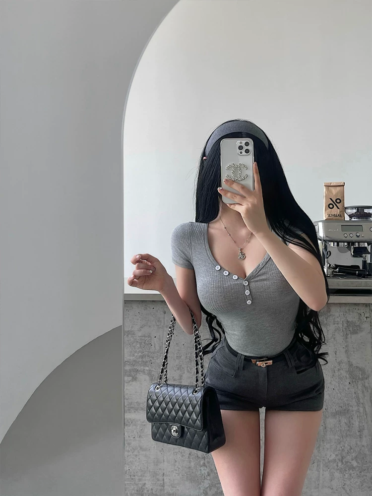YoungGirlDay khao khát thuần khiết hot girl gợi cảm cổ chữ V sâu trang trí nút thắt eo ôm sát eo thon gọn áo thun ngắn tay