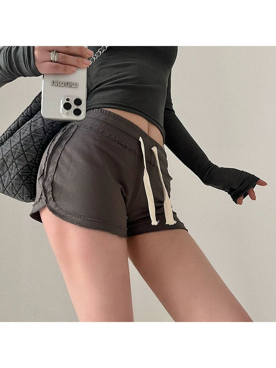 YoungGirlDay gợi cảm chân dài, eo thấp, dây rút co giãn, quần short thể thao viền tua rua, quần short nóng bỏng dành cho nữ