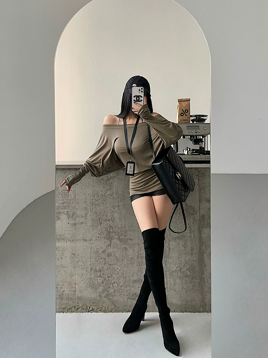 YoungGirlDay Pure Desire Phong cách lười biếng Cổ tròn Vai bất đối xứng Giảm béo không đều Áo thun dài tay xếp li không đều hàng đầu