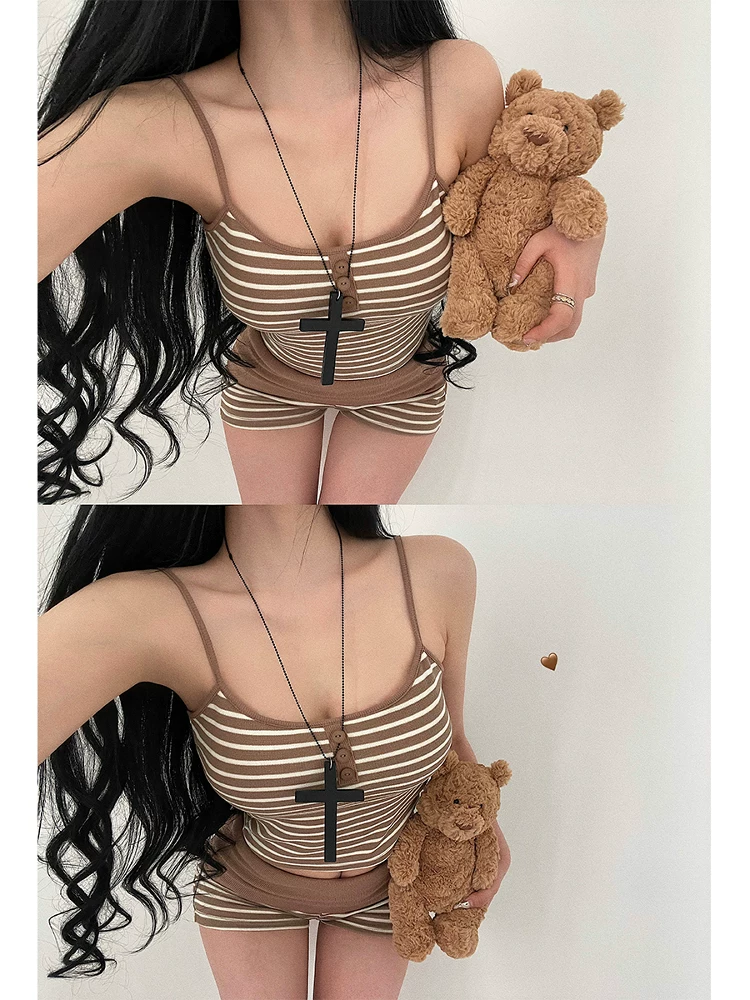 Áo crop top ngắn ôm sát gợi cảm YoungGirlDay, chất liệu ren, có mút ngực, kiểu áo hai dây sọc.