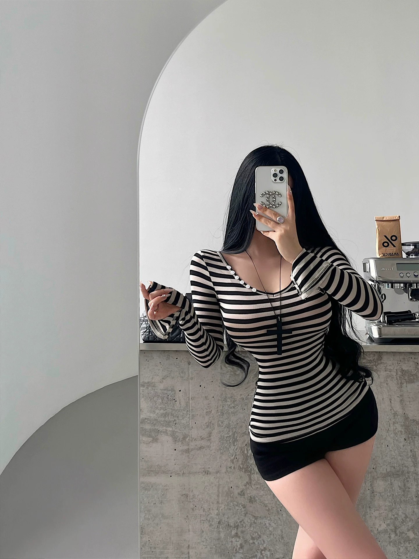 YoungGirlDay khao khát thuần khiết hot girl gợi cảm cổ chữ V sâu có nút trang trí áo thun sọc dài tay vừa vặn