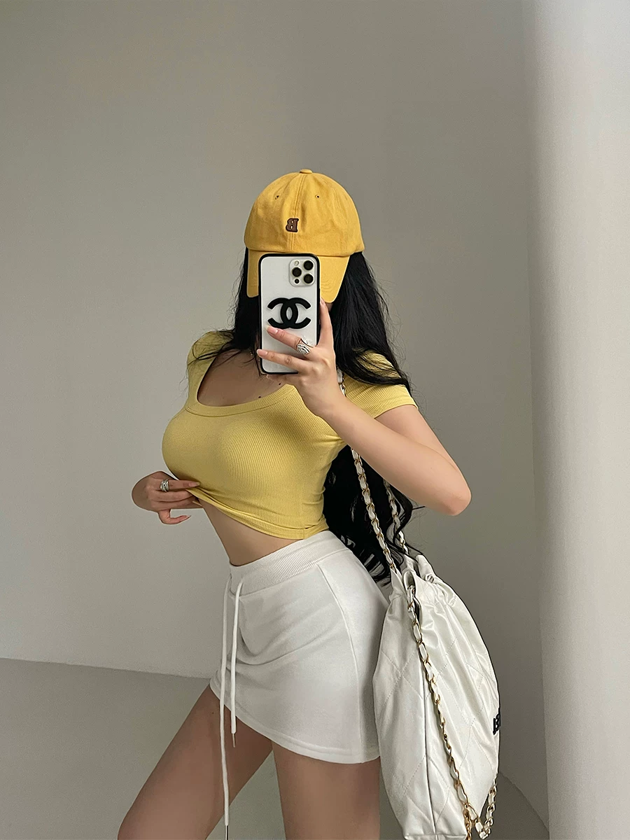 YoungGirlDay Áo crop top ngắn cổ chữ U kiểu dáng cơ bản châu Âu và Mỹ, hở rốn, áo thun ngắn tay màu trơn co giãn.