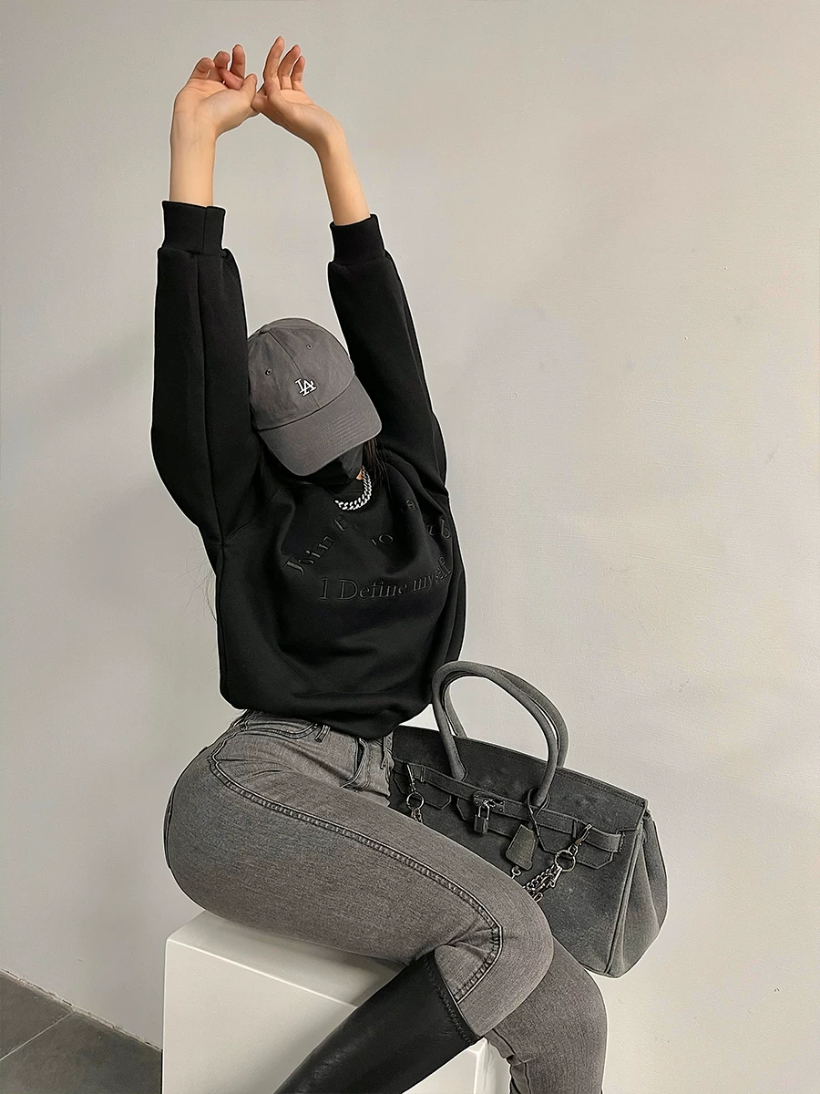 YoungGirlDay Áo thun cổ tròn dáng rộng phong cách đường phố châu Âu và Mỹ, áo thun thêu chữ dài tay, áo nỉ thường ngày