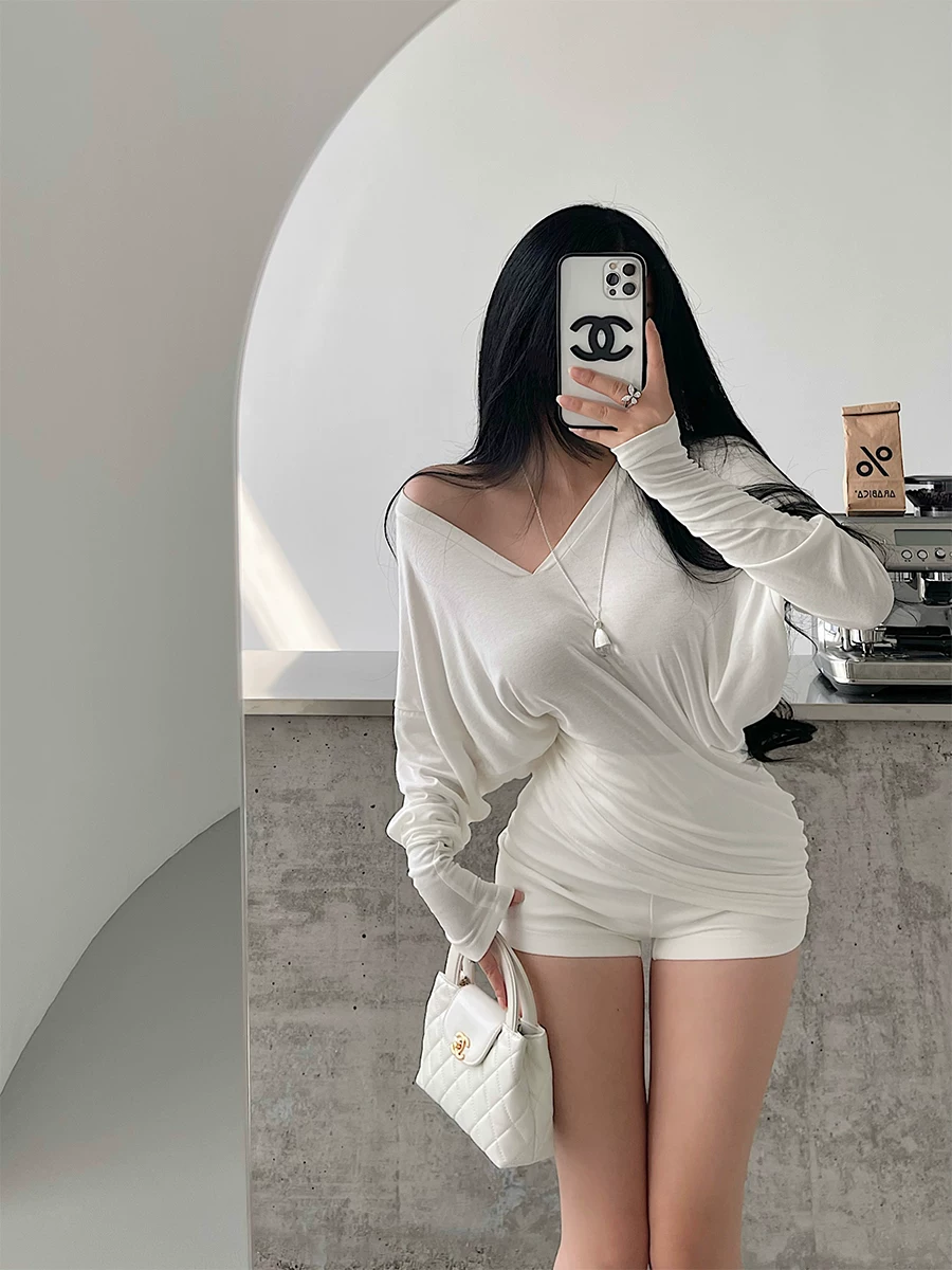 YoungGirlDay Pure Desire phong cách lười biếng cổ chữ V rộng rãi, dáng rộng, xếp ly không đều, thắt eo, áo thun dài tay