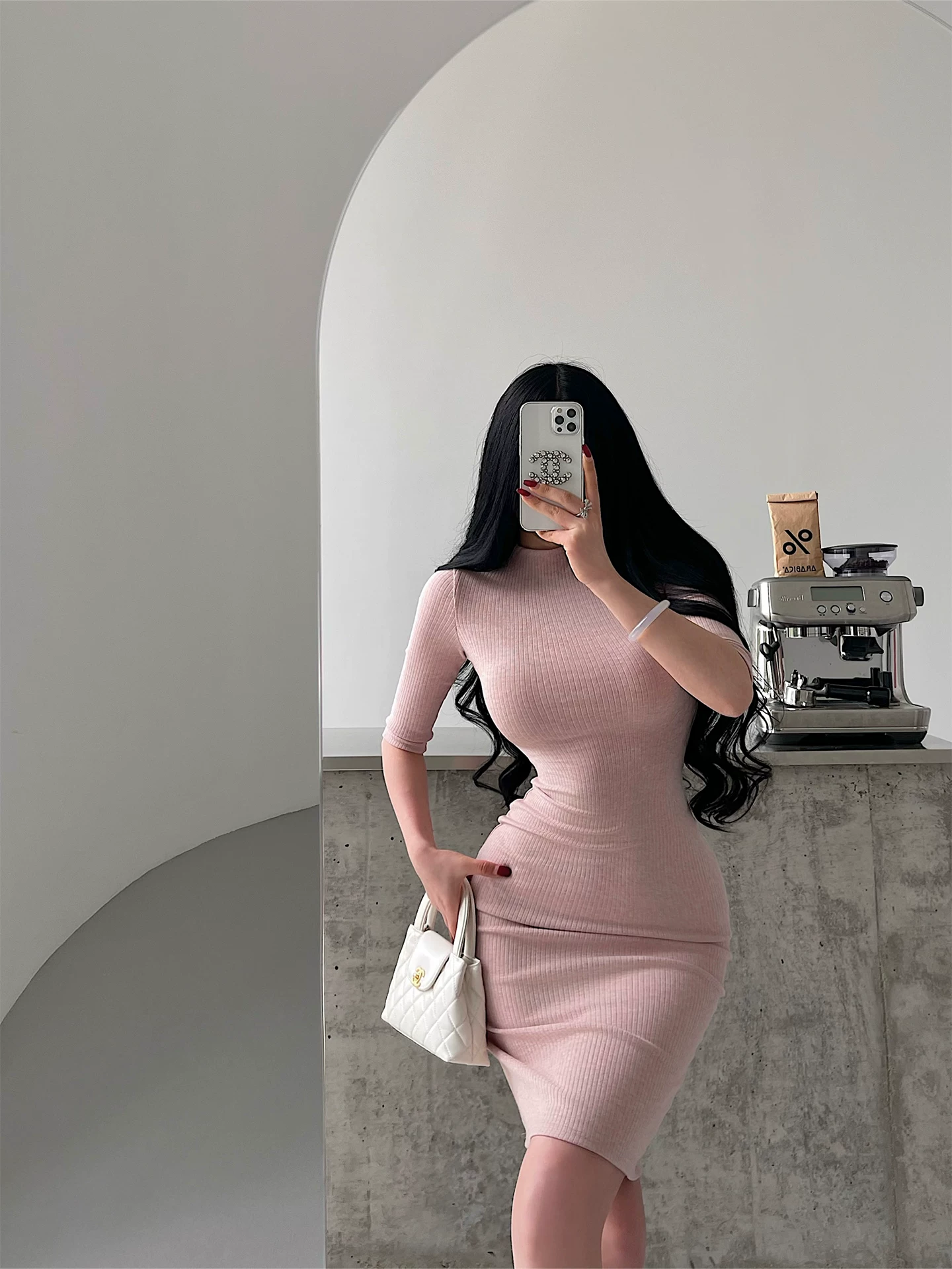 YoungGirlDay phong cách trưởng thành và gợi cảm, đầm bodycon dệt kim co giãn cổ cao tay lửng, dài vừa phải