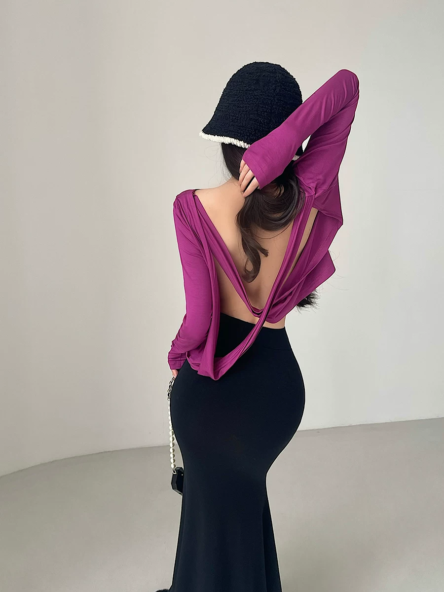 YoungGirlDay phong cách thuần khiết gợi cảm, dáng rộng, tôn dáng, áo thun dài tay màu trơn, lưng chéo