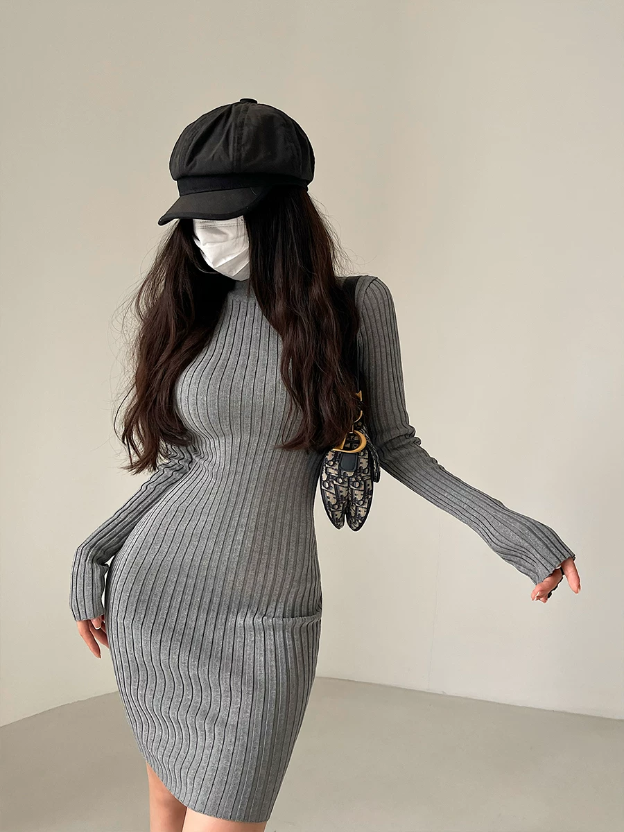 YoungGirlDay váy ngắn ôm sát cổ cao tay dài gợi cảm hở lưng gợi cảm