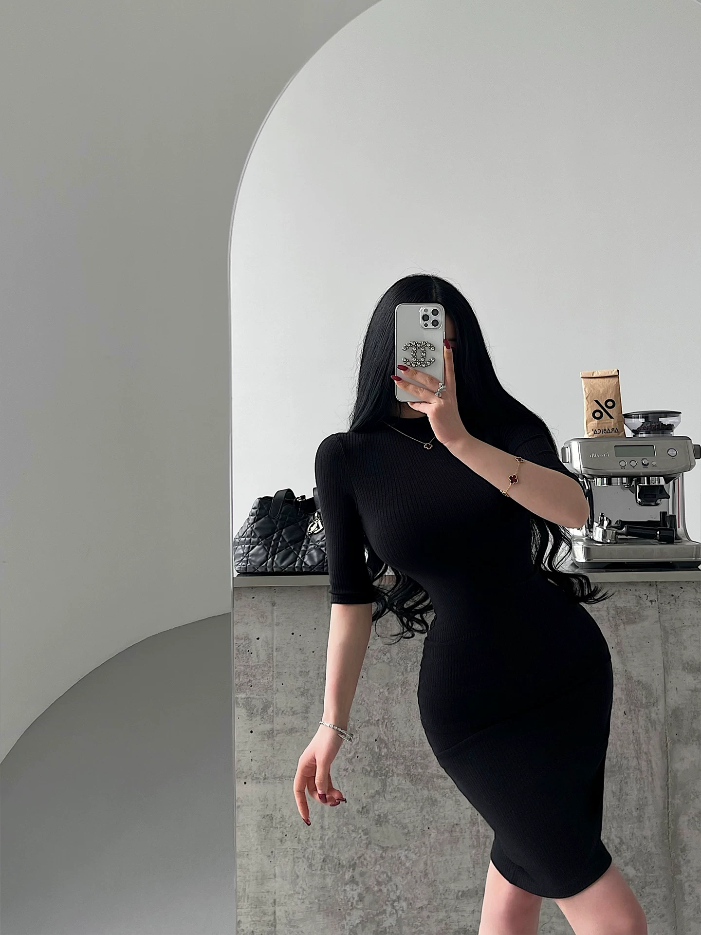 YoungGirlDay phong cách trưởng thành và gợi cảm, đầm bodycon dệt kim co giãn cổ cao tay lửng, dài vừa phải