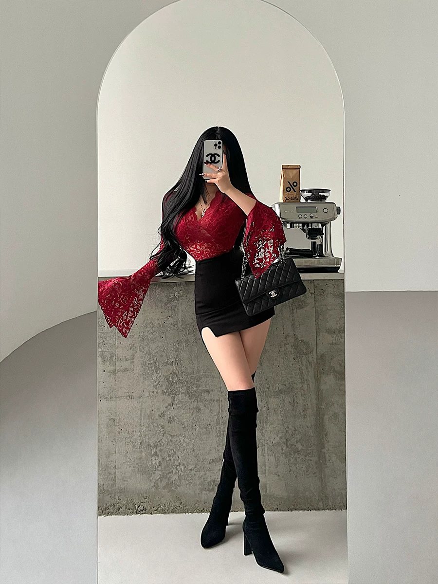 YoungGirlDay Năm mới và Giáng sinh mang phong cách khao khát thuần khiết gợi cảm, áo ren dài tay khoét sâu chữ V gợi cảm