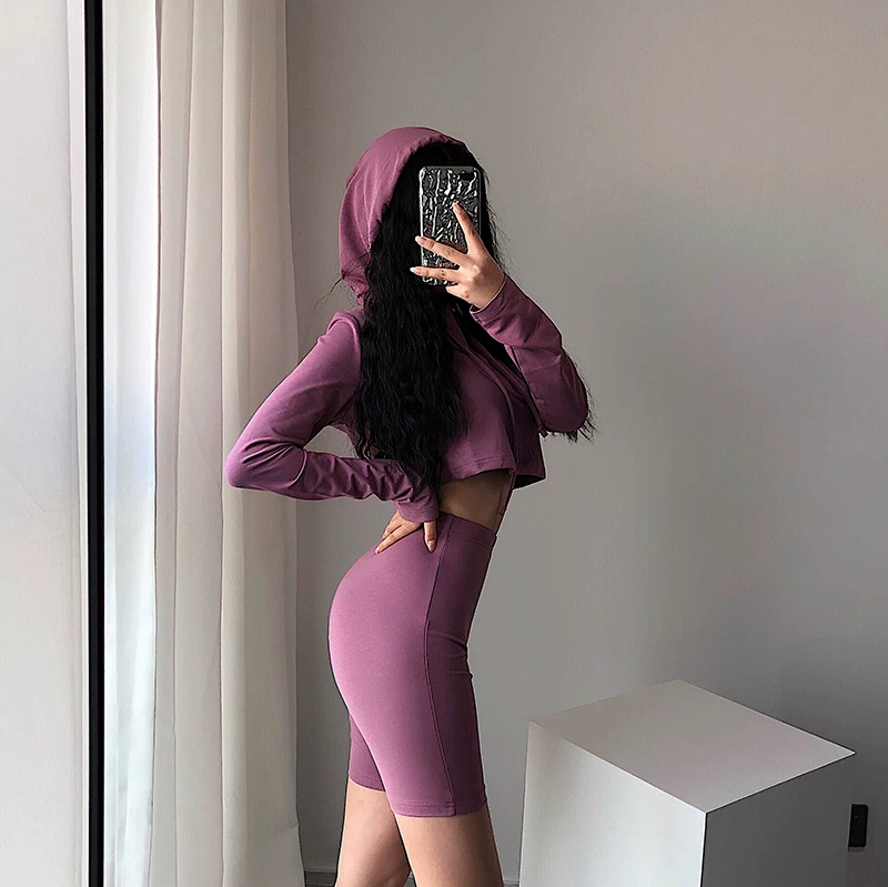 YoungGirlDay Bộ đồ thể thao ngắn bó sát có mũ trùm đầu phong cách Kardashian gợi cảm của châu Âu và Mỹ.