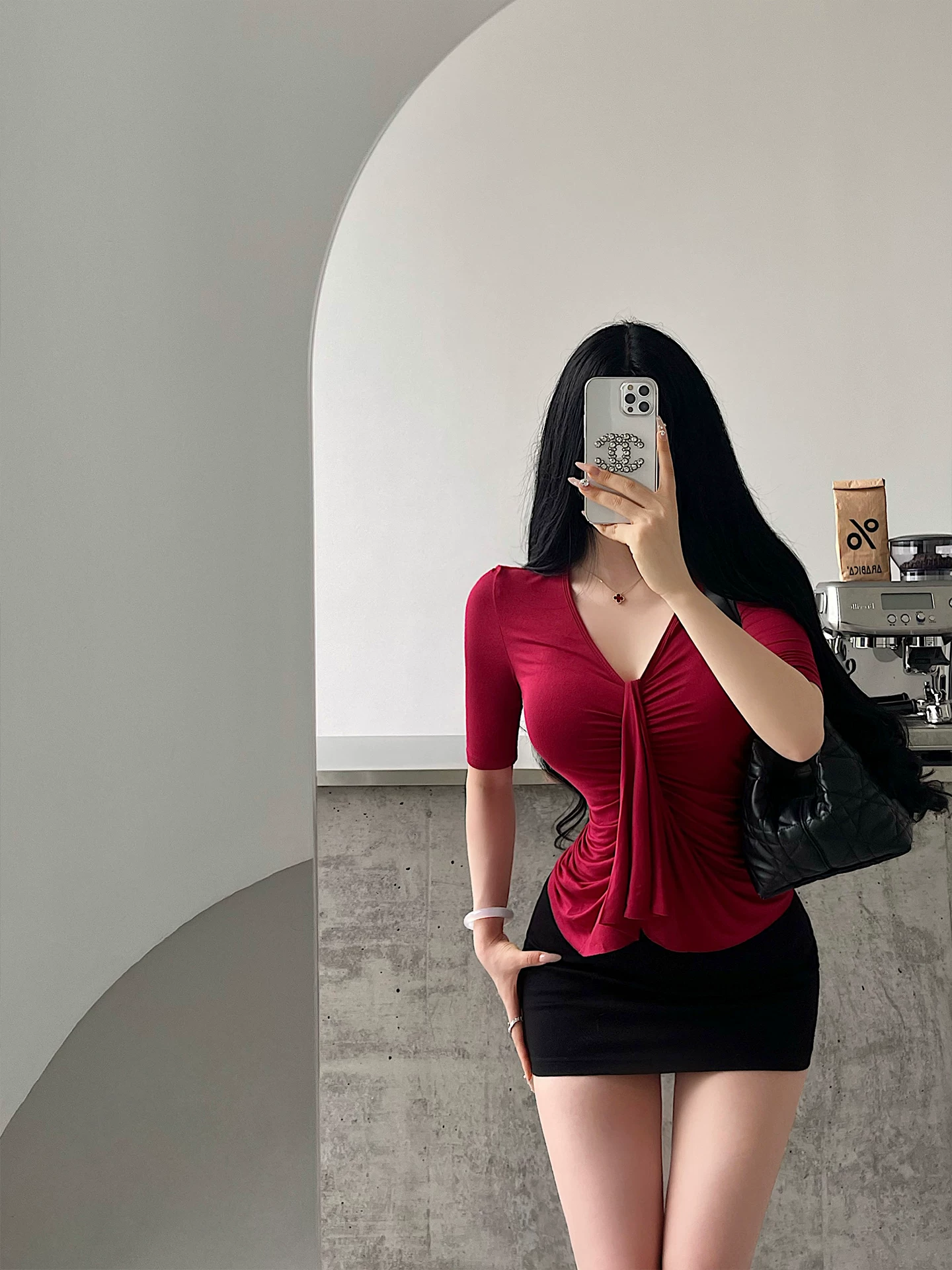 YoungGirlDay khao khát thuần khiết hot girl gợi cảm cổ chữ V ôm sát không đều xếp ly viền áo thun ngắn tay