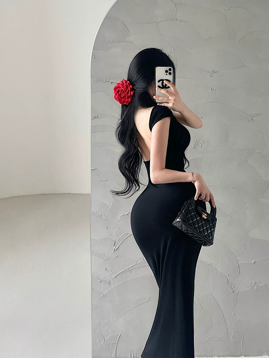 YoungGirlDay Kardashian váy ôm sát ngắn tay, hở lưng gợi cảm, vừa vặn với dáng người