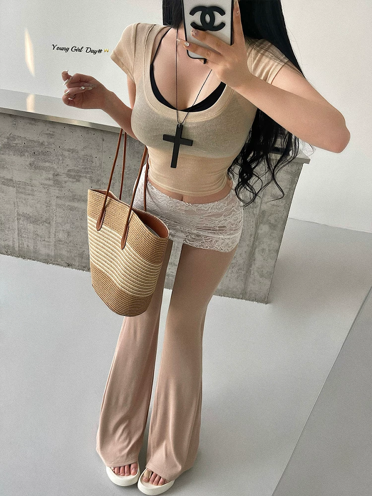 YoungGirlDay quần ống loe cạp cao phối ren mang phong cách thuần khiết gợi cảm, giúp chân trông dài hơn, quần dài chạm sàn hợp thời trang.