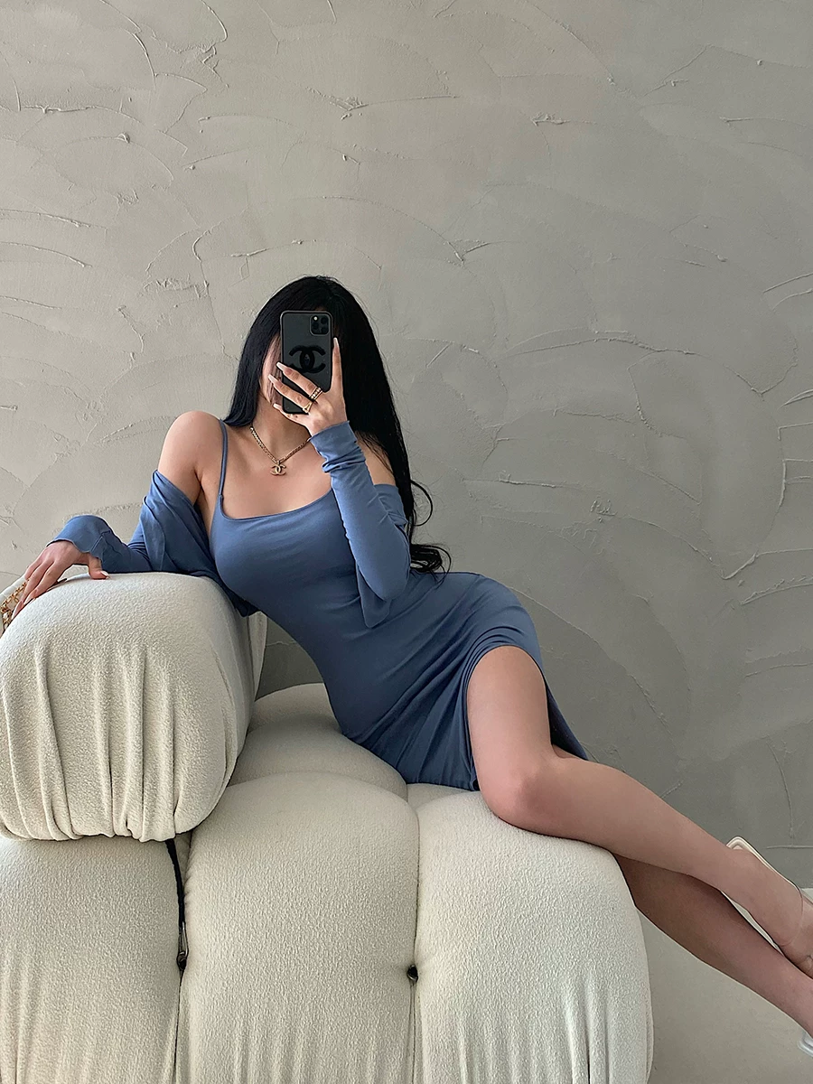 YoungGirlDay khao khát thuần khiết gợi cảm xẻ tà ôm sát hông váy hai dây ôm sát dáng ngắn áo cardigan dài tay bộ hai món