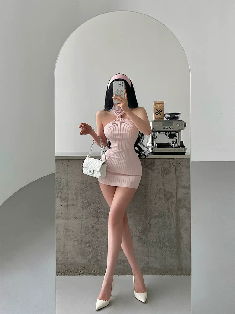 YoungGirlDay khao khát thuần khiết gợi cảm cổ cao đính kim cương giả trang trí xoắn ốc không tay bodycon váy dệt kim váy ngắn