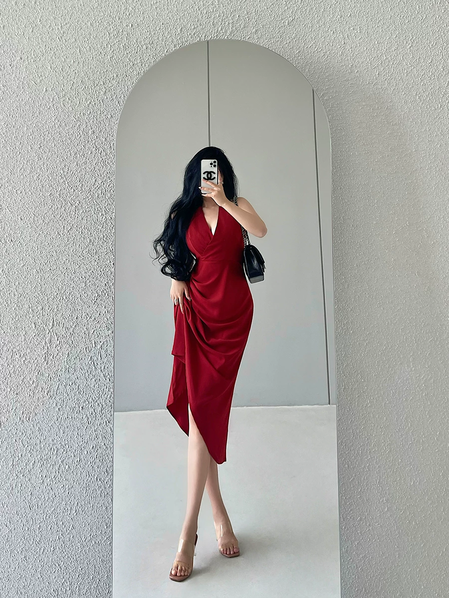 YoungGirlDay Pure Desire Hot Girl Sexy Deep V Slim Fit Váy dây buộc eo dài vừa phải.