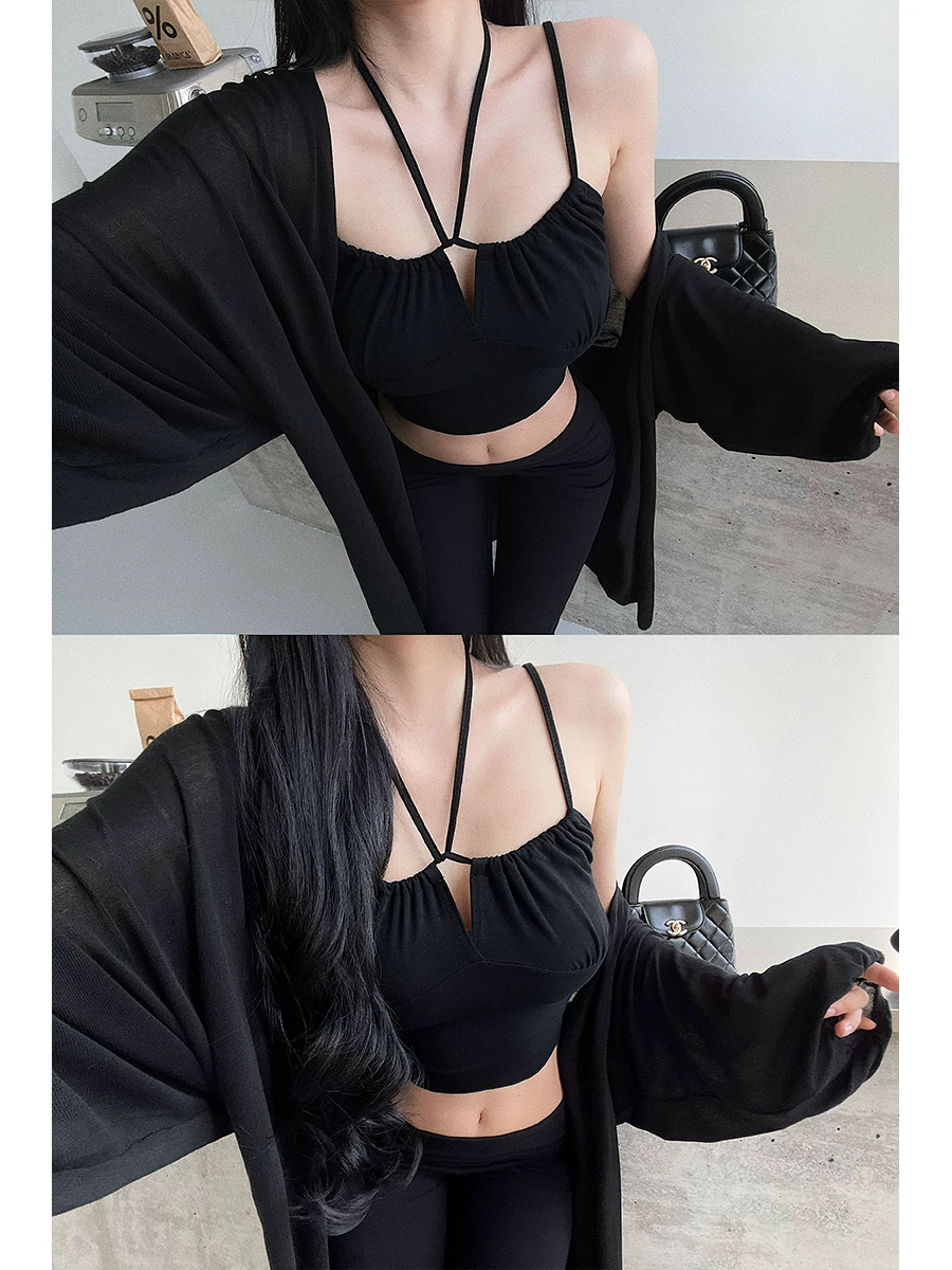 Áo crop top ngắn ôm sát gợi cảm YoungGirlDay với dây rút, cổ halter xếp ly.