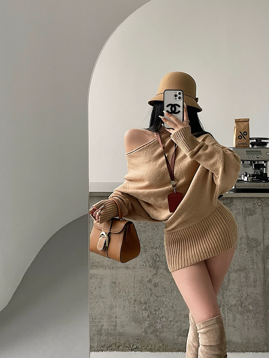 YoungGirlDay lazy vibe off-shoulder dáng rộng tay áo đèn lồng đan len ôm sát váy ngắn hợp thời trang