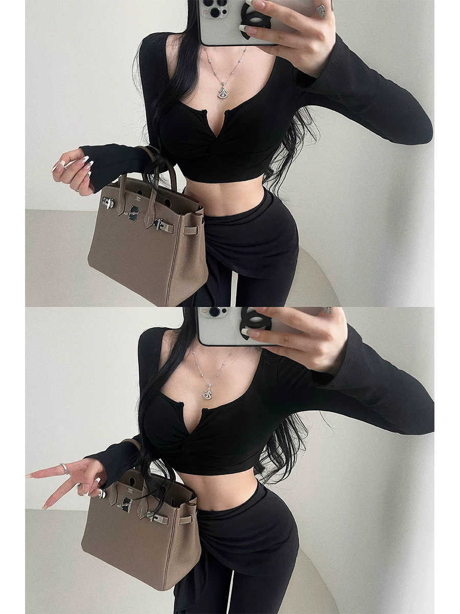 YoungGirlDay thuần khiết gợi cảm, thiết kế cổ chữ V sâu, thắt nút xoắn, làm nổi bật vòng một, ôm sát dáng người, kiểu dáng ngắn, lộ rốn, áo thun dài tay.