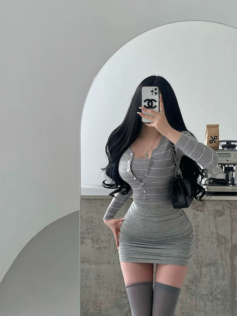 YoungGirlDay váy ngắn ôm sát eo cao gợi cảm với quần short an toàn để tránh lộ hàng, váy ngắn xếp ly ôm sát cơ thể.