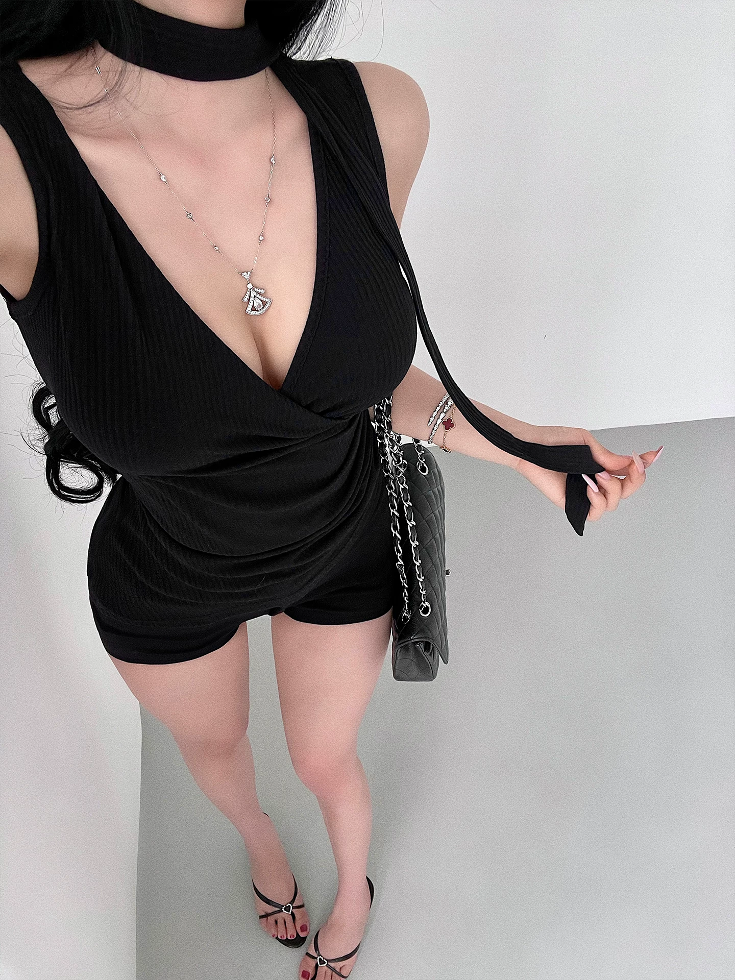 YoungGirlDay Pure Desire Gợi cảm cổ chữ V có dây buộc cổ, dáng ôm vừa vặn, eo xếp nếp, áo vest
