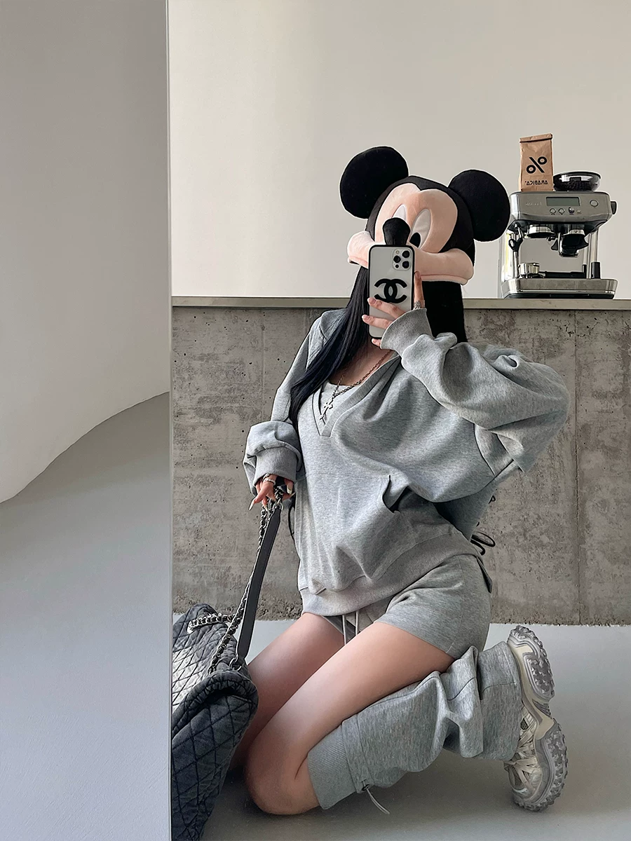 YoungGirlDay Áo nỉ dáng rộng có mũ trùm đầu cổ chữ V thoải mái, quần short dây rút cạp cao hợp thời trang