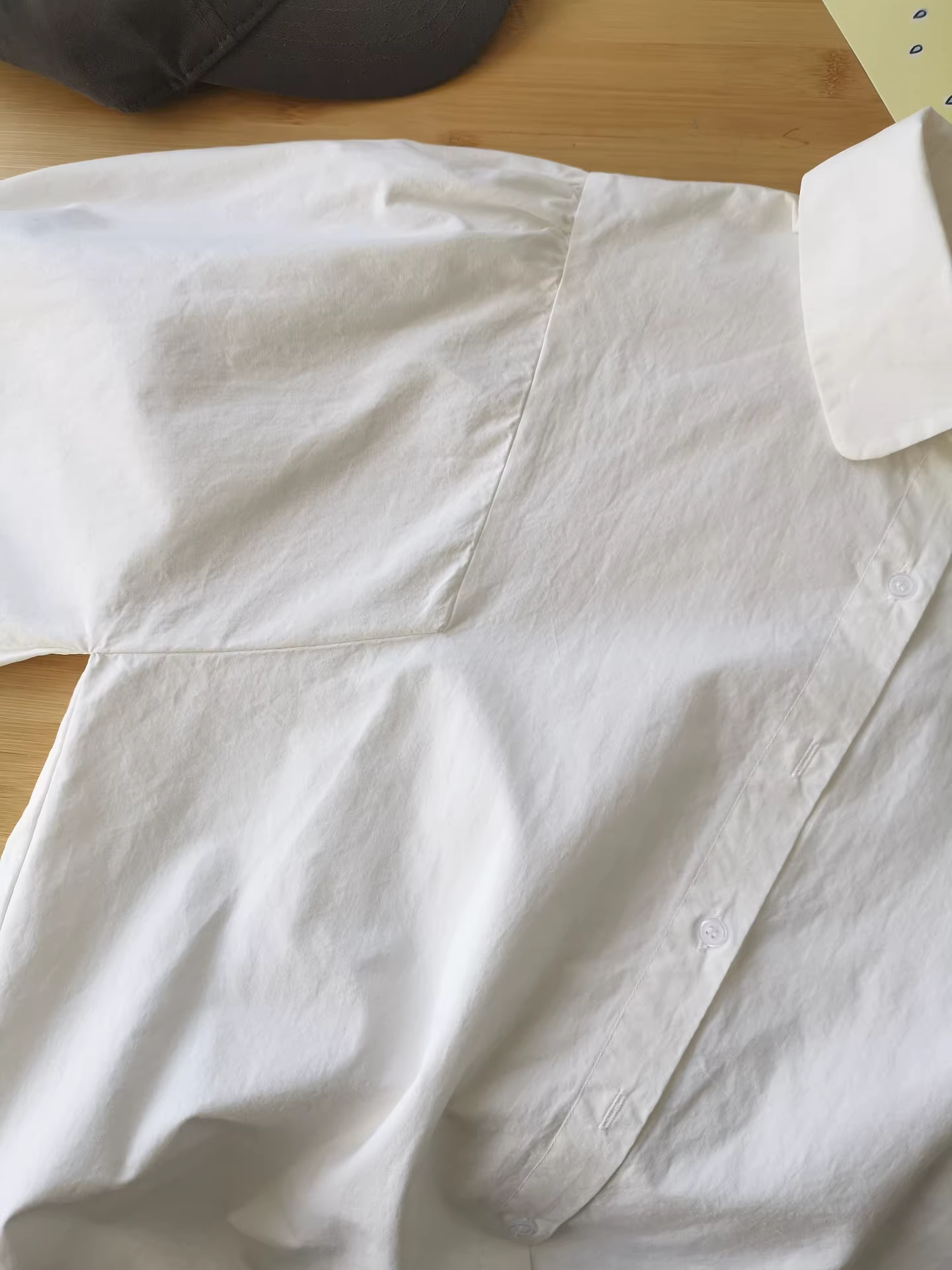 Áo sơ mi tay dài màu trắng dáng rộng, cổ búp bê, màu trơn, đa năng và thanh lịch, rất thích hợp để đi làm và rất dễ thương!