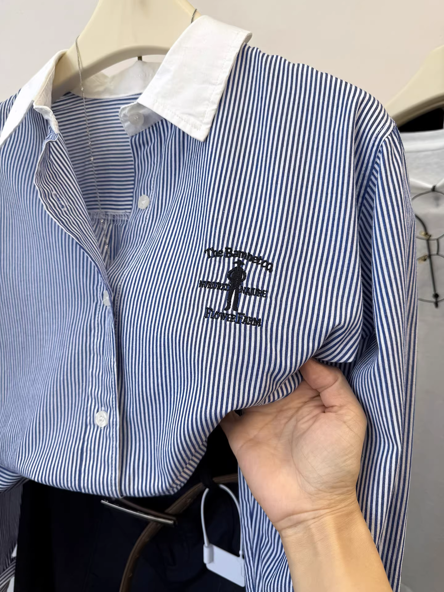 Áo sơ mi sọc dọc cổ điển Nhật Bản thiết kế độc đáo áo sơ mi cotton dáng rộng xếp lớp áo nghệ thuật dành cho nữ