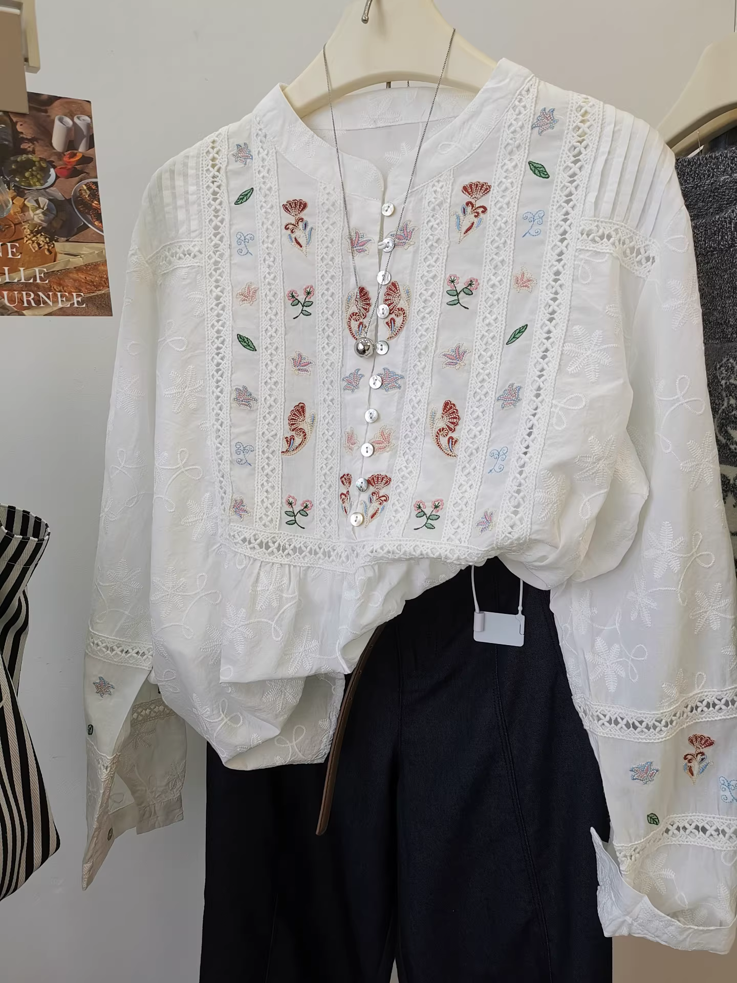 Áo sơ mi trắng thêu hoa tinh tế, thiết kế độc đáo, áo kiểu Pháp đa năng, dáng rộng, phong cách nghệ thuật dành cho nữ