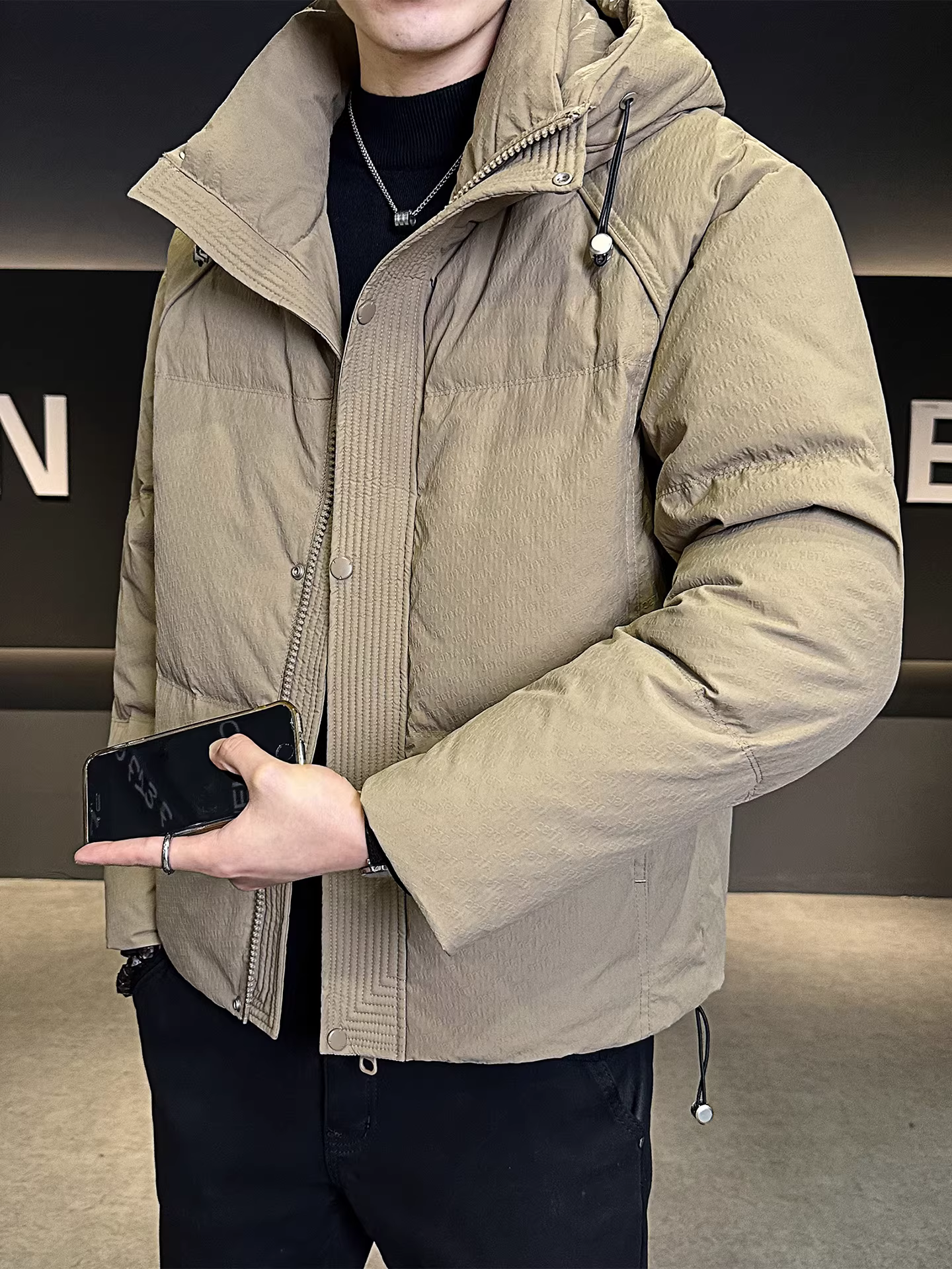 Áo khoác phao có mũ nam cao cấp, giảm giá 90%, kiểu mới mùa đông 2025, đa năng và thời trang, áo khoác ngắn dày dặn.