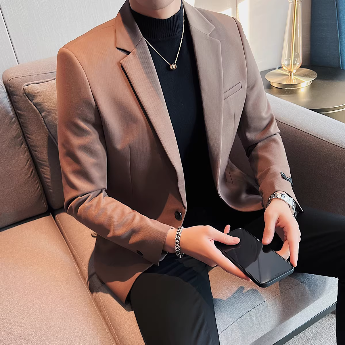 Áo khoác vest nam chất liệu cao cấp, kiểu dáng thời trang, ôm dáng, lịch lãm, đơn hàng khuy, phong cách Anh quốc.